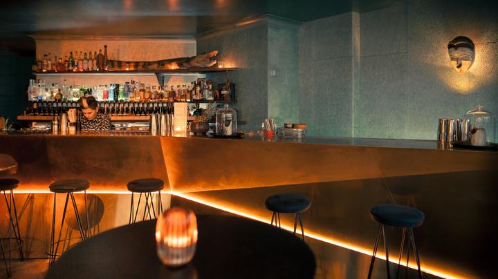 Voodoo Reyes, Geneva: copper bar lit from below